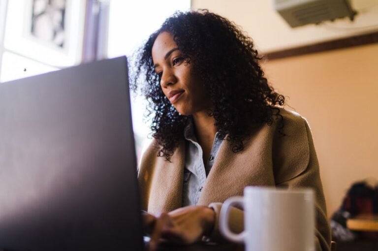 Mulheres negras continuam solitárias em suas lideranças