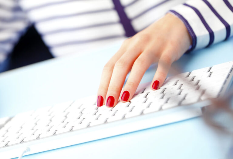 Comunicação ou cancelamento? O perigo do tom de voz feminino na era digital