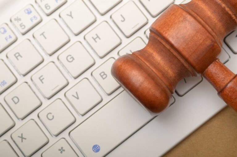 Pequenas empresas na mira da LGPD expõem como o marketing digital em julho amplia riscos jurídicos e reputacionais